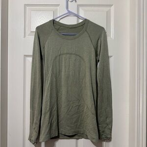 Lululemon swiftly long sleeve size 6 euc